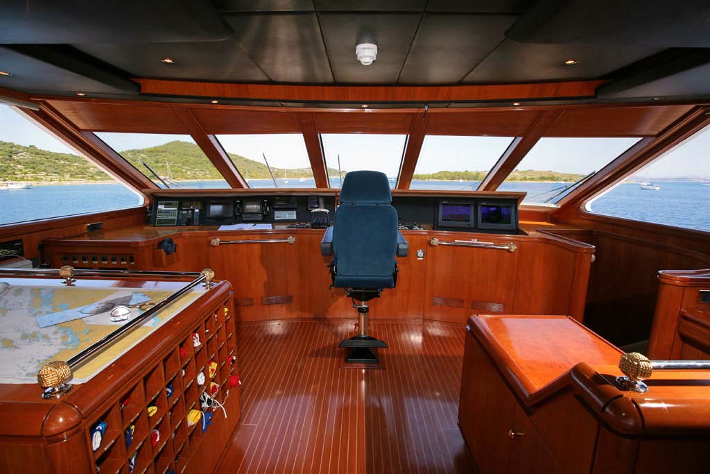1995 Astilleros de Mallorca 104’ Refit 2010 2011 te koop (photo 7)