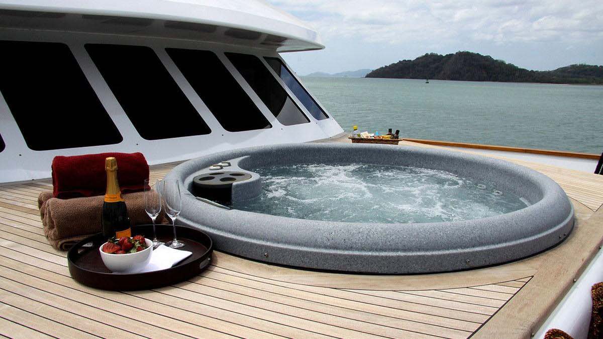 2007 Crystal Super Yachts 117’ te koop (photo 5)