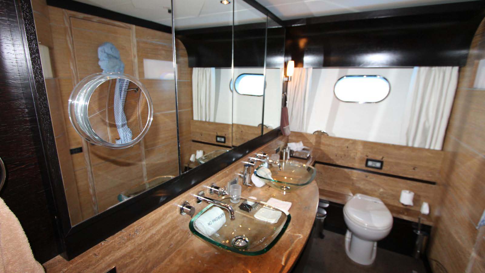 2005 Italcraft Maxi Drago 95' te koop (photo 12)