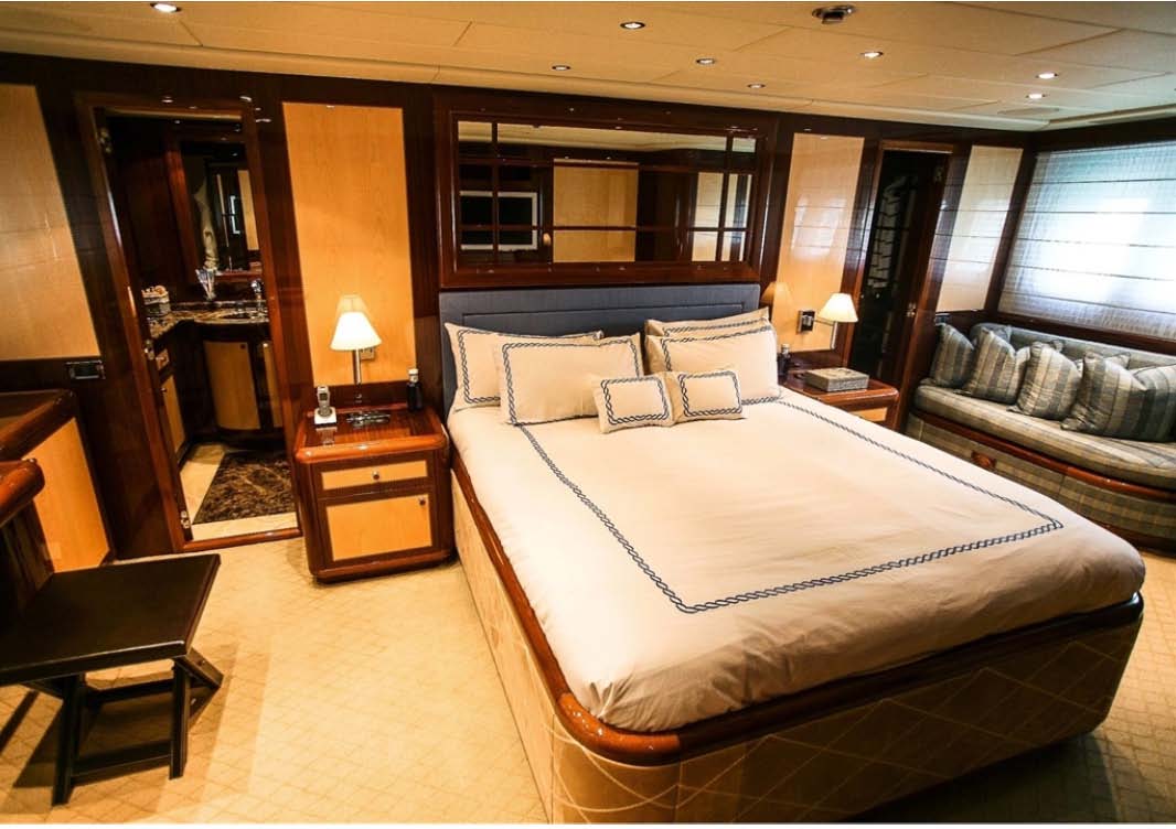 2005 Mangusta 105’ zu verkaufen (photo 9)