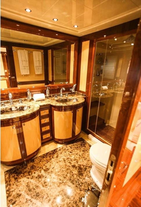 2005 Mangusta 105’ zu verkaufen (photo 10)