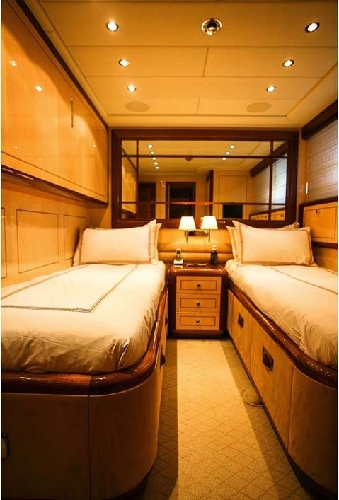 2005 Mangusta 105’ zu verkaufen (photo 11)