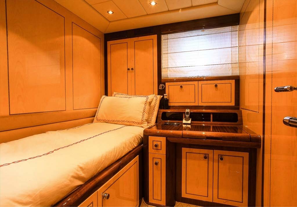 2005 Mangusta 105’ zu verkaufen (photo 12)