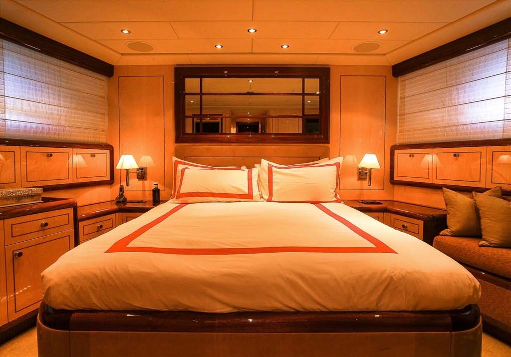 2005 Mangusta 105’ zu verkaufen (photo 13)