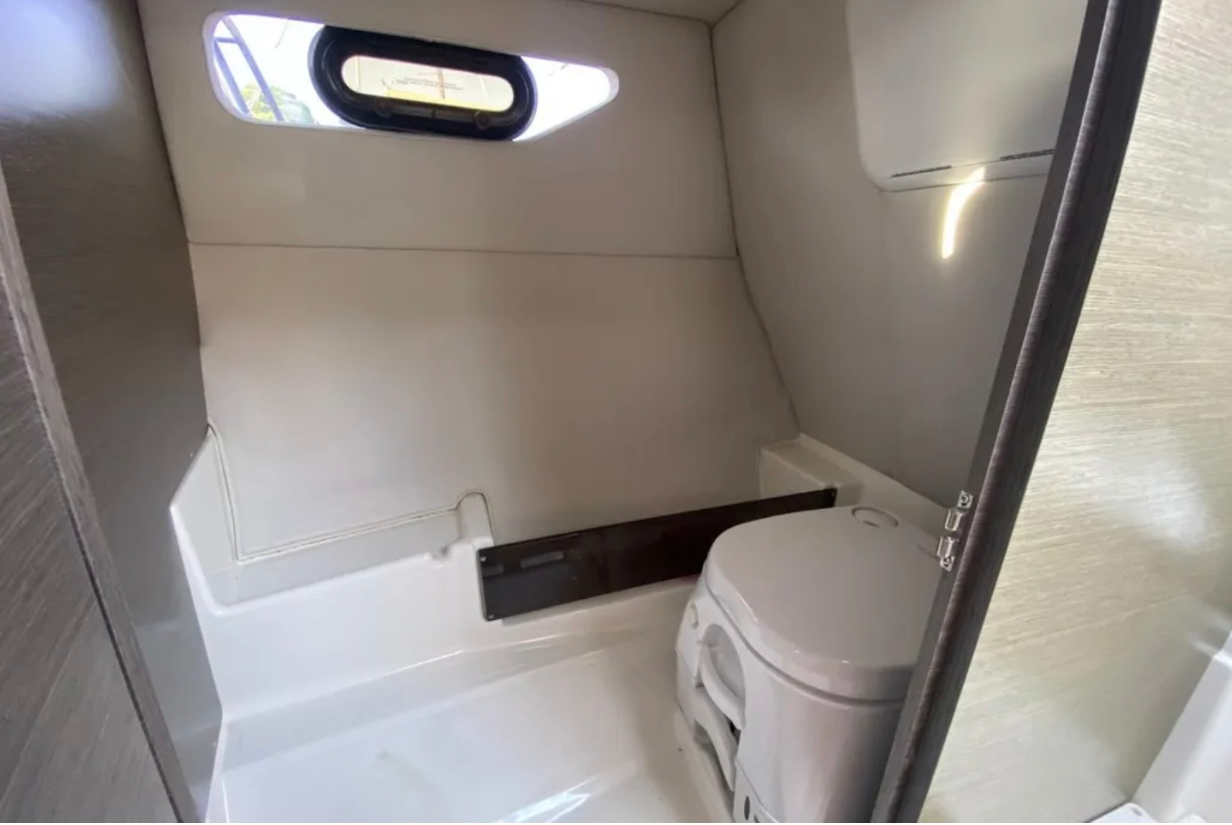 2019 Bayliner VR6 Cuddy for sale (photo 10)