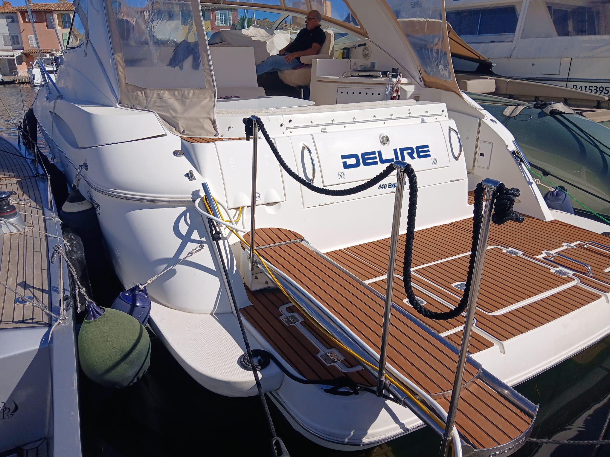 1994 Cruisers Yachts 440 for sale (photo 3)