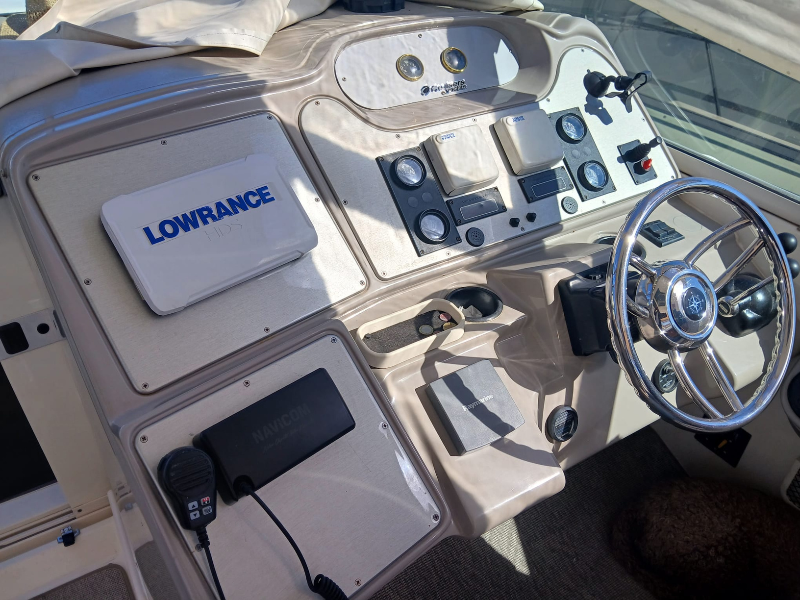 1994 Cruisers Yachts 440 for sale (photo 4)