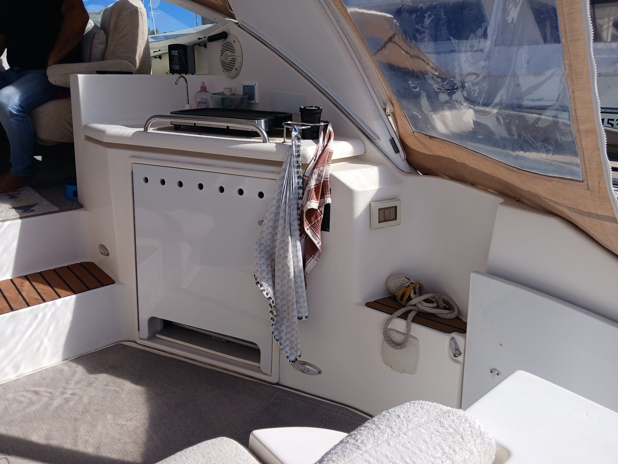1994 Cruisers Yachts 440 for sale (photo 6)
