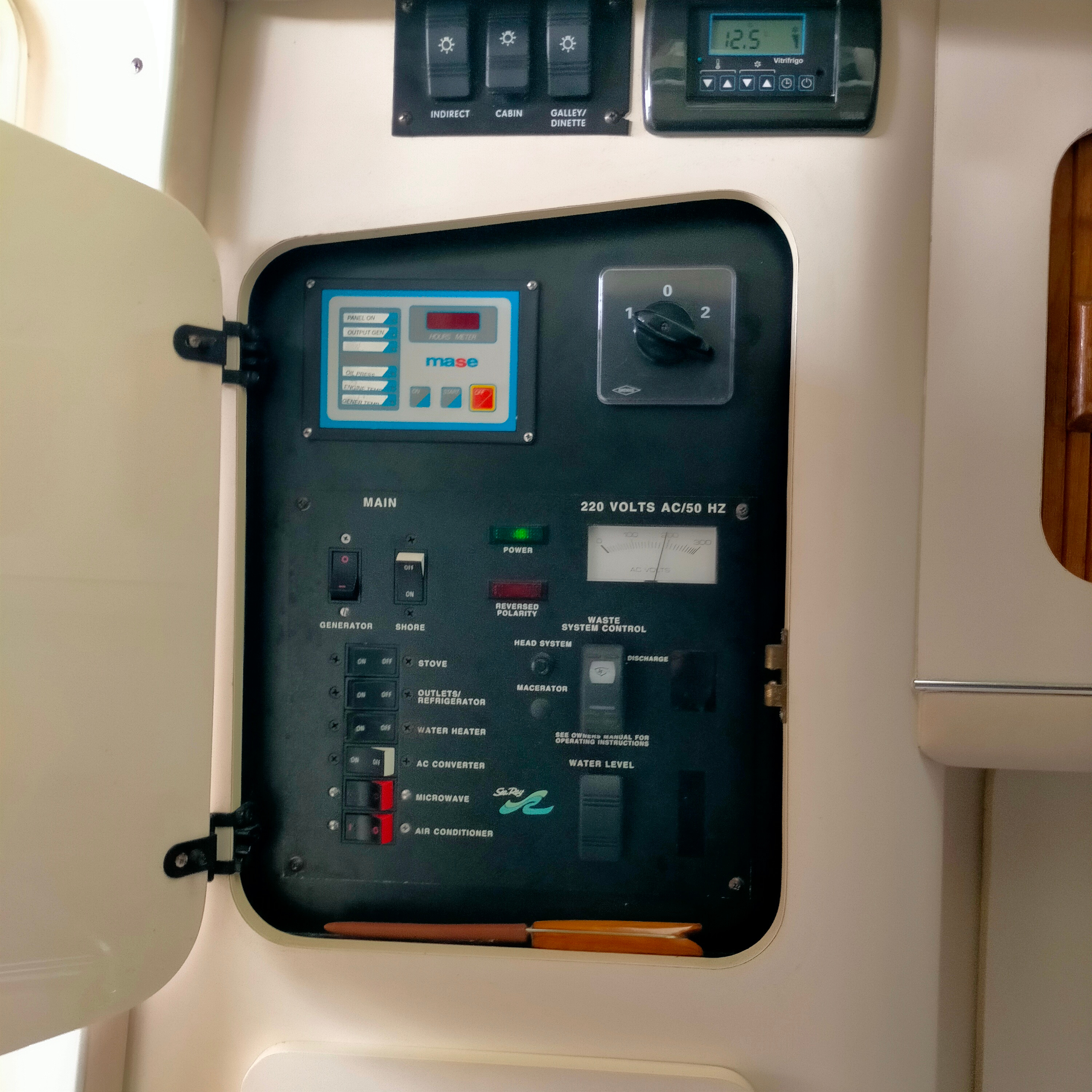 1995 Sea Ray Sundancer 300 for sale (photo 2)