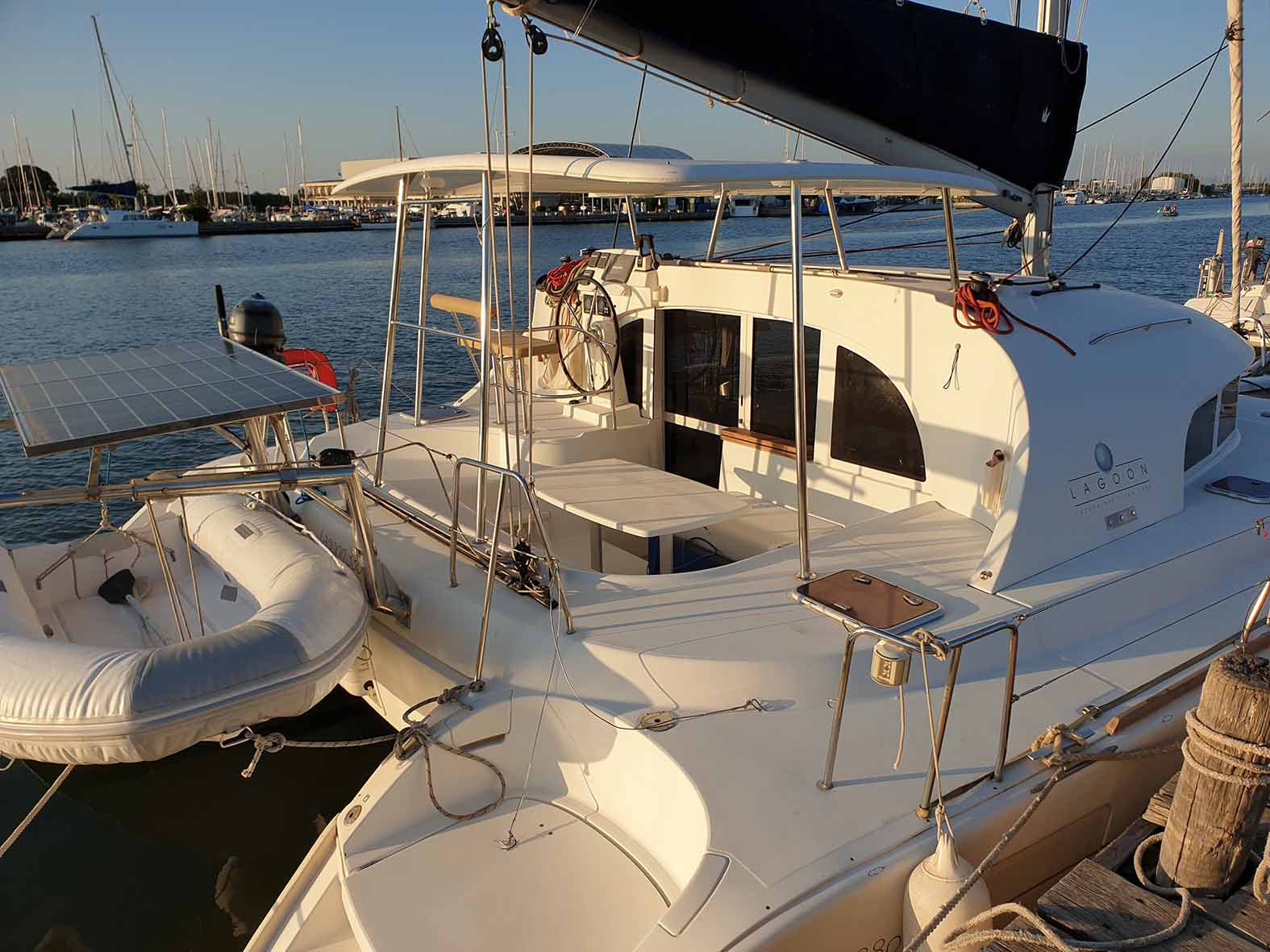 2012 Lagoon 380 S2 te koop (photo 2)