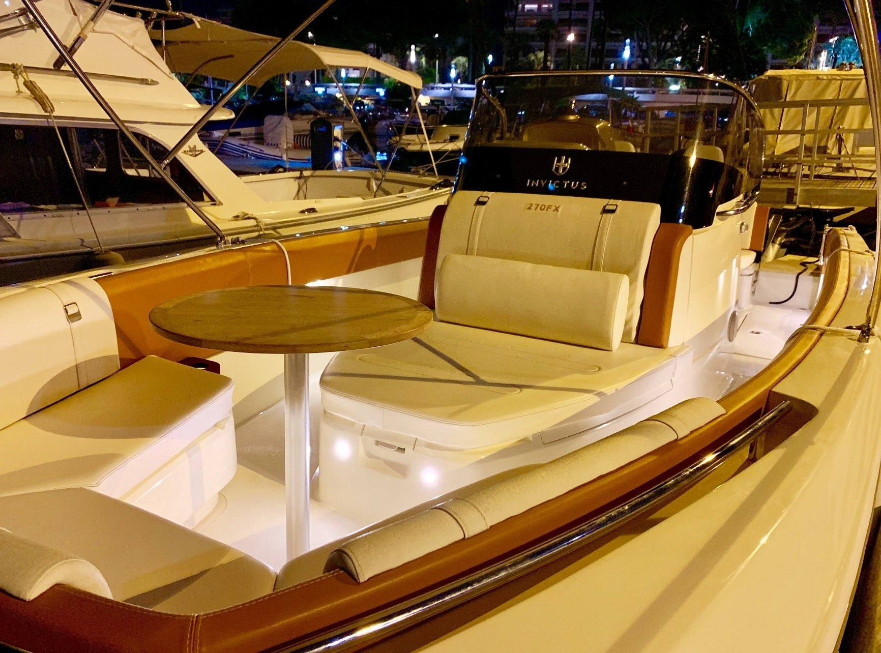 2019 INVICTUS 270FX in vendita (photo 9)