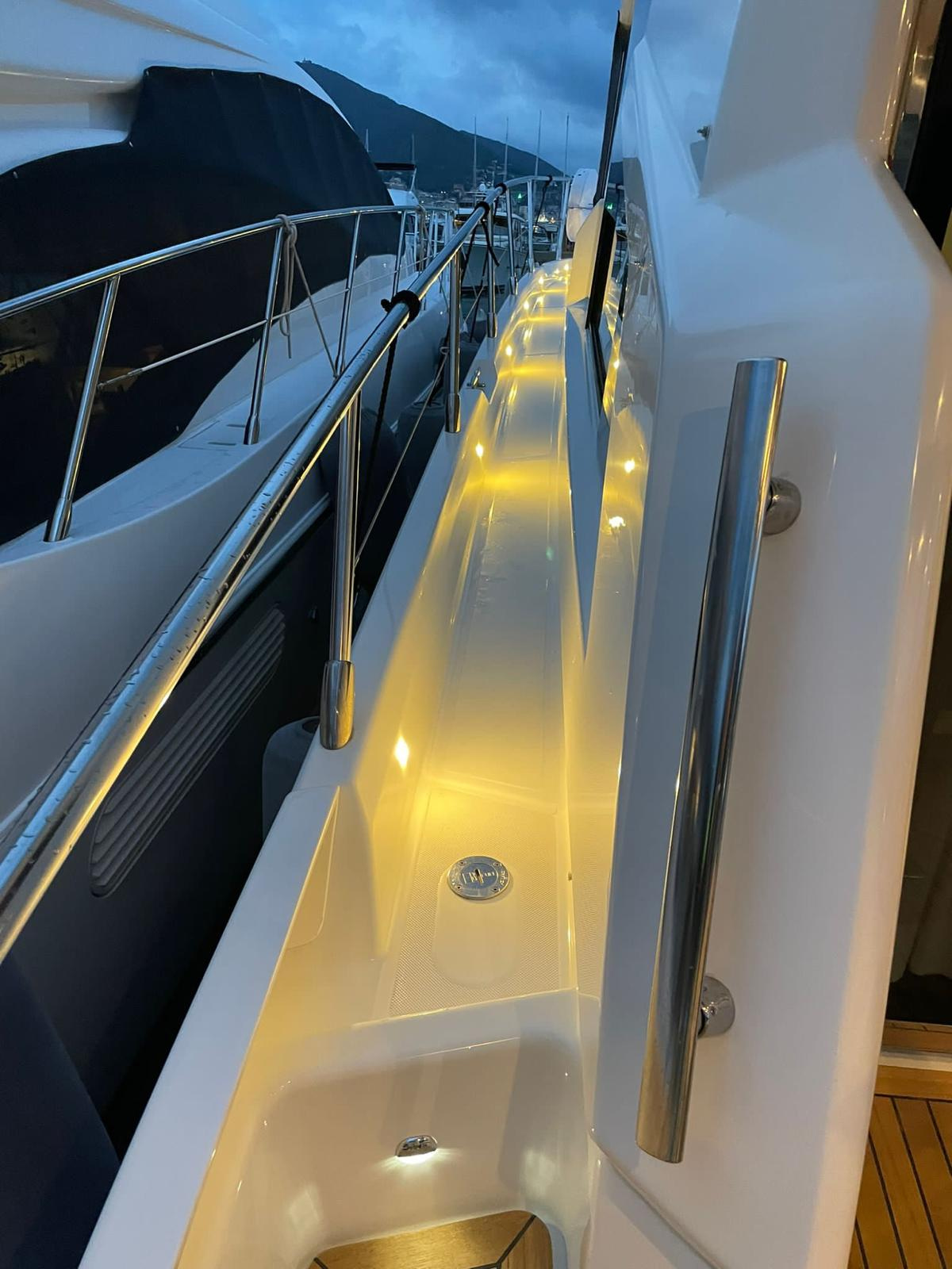 2016 Cranchi 54 Fly a noleggio (photo 10)