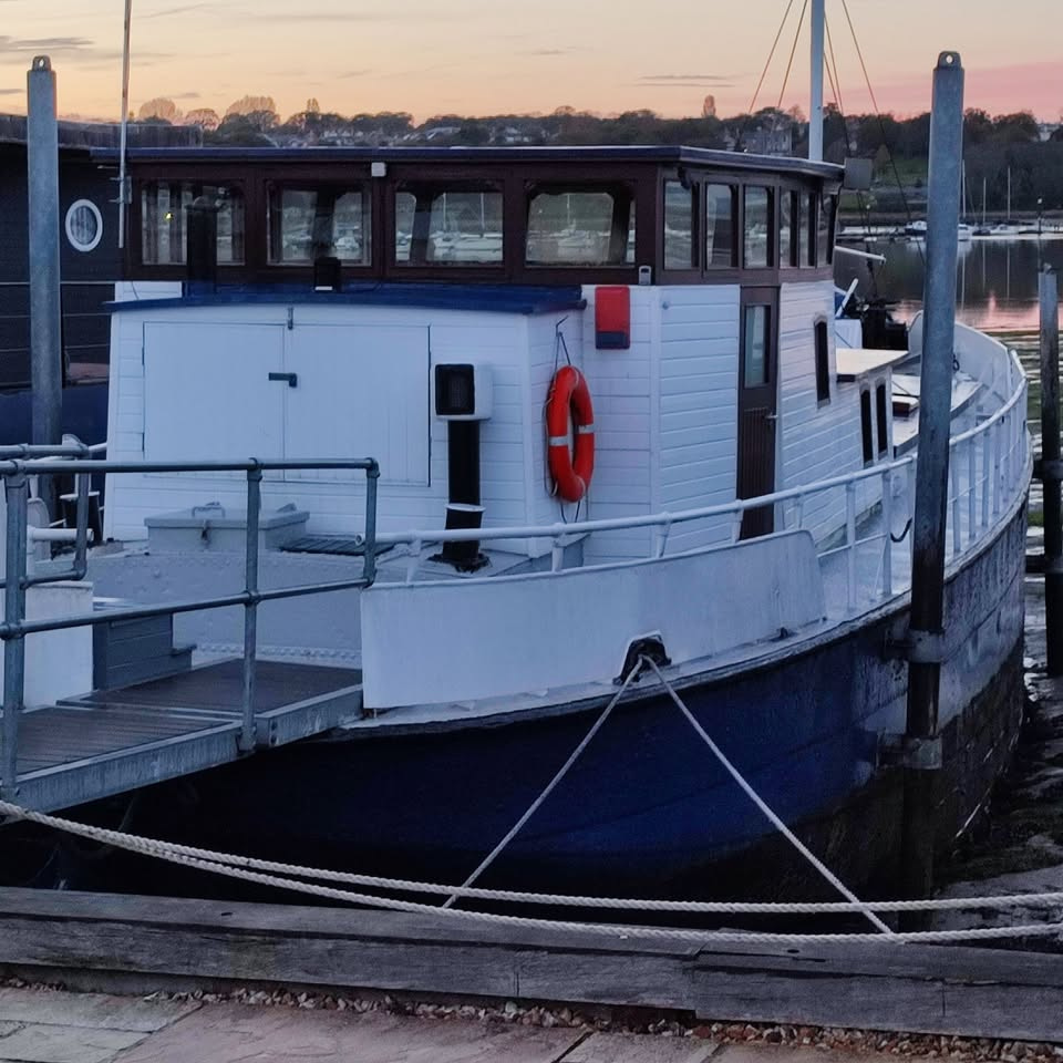 1912 London and Rochester Trading Barge Company Houseboat Barge conversion zu verkaufen (photo 1)