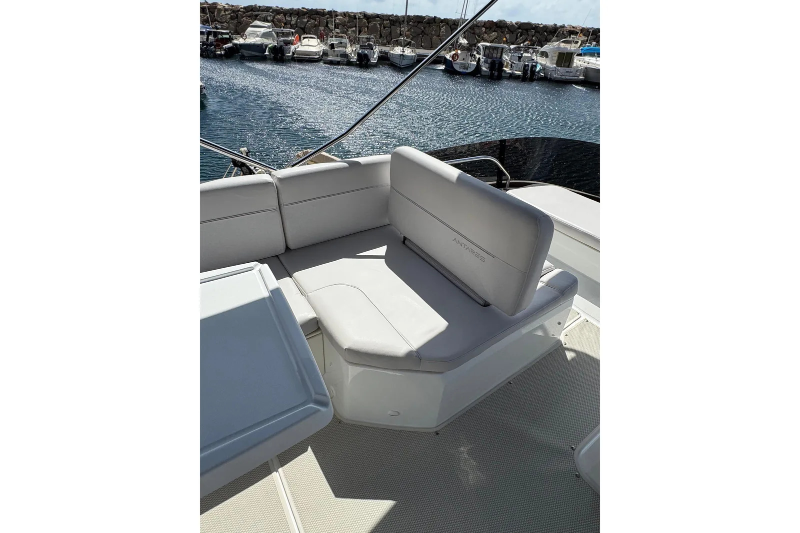 2025 Beneteau Antares 12 Sport Fly for sale (photo 4)