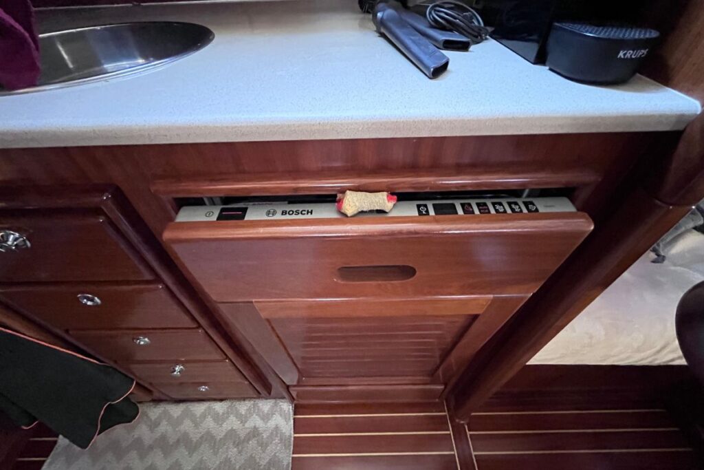 2009 Menorquin Yacht 180 for sale (photo 28)