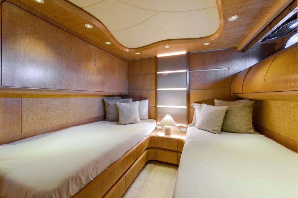 1999 Maiora 31 DP for sale (photo 40)