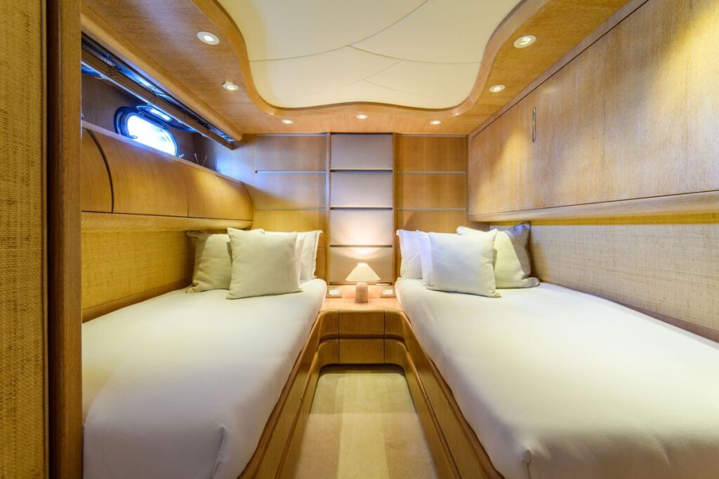 1999 Maiora 31 DP for sale (photo 42)