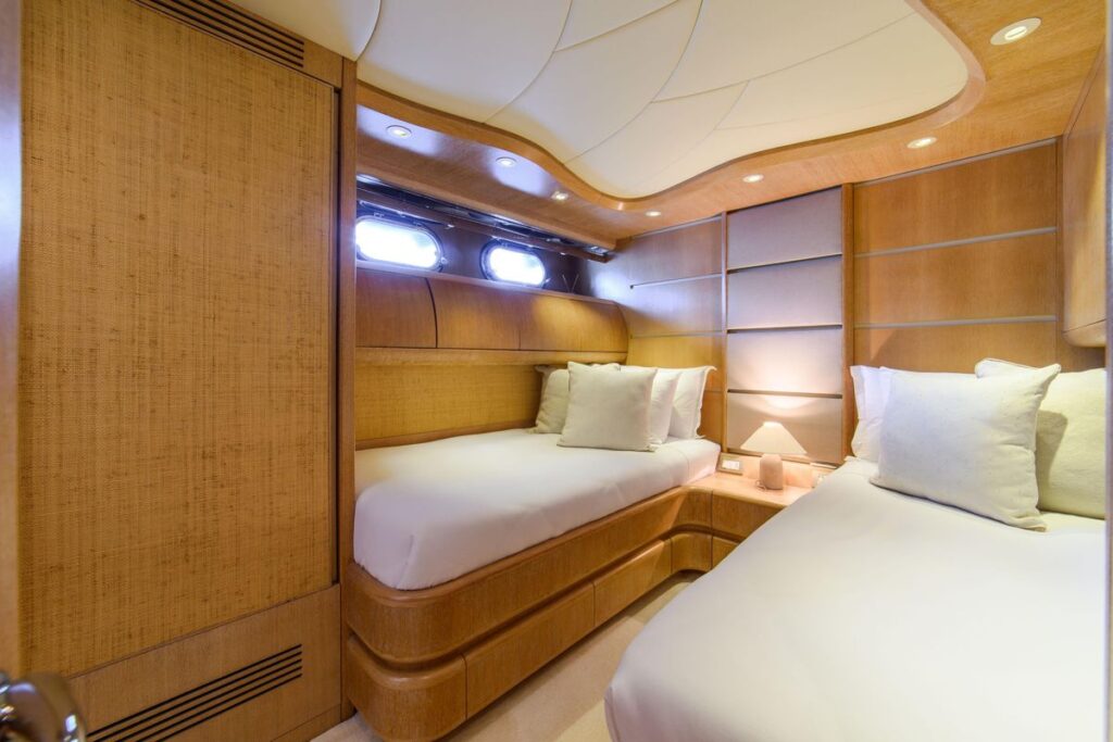 1999 Maiora 31 DP for sale (photo 43)
