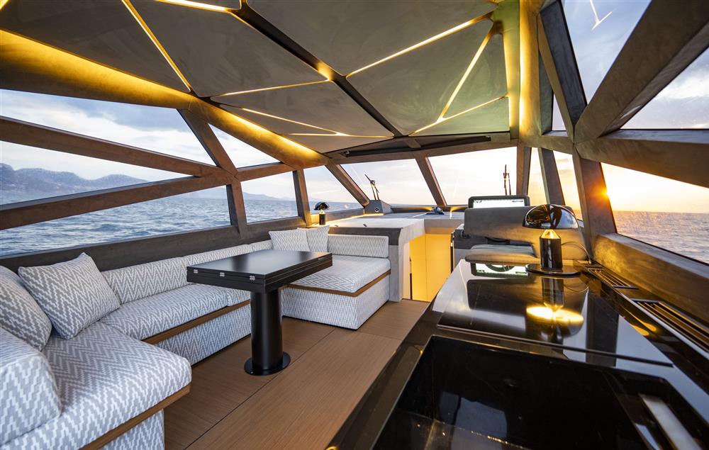 2025 Evo Yachts R6 + for sale (photo 3)