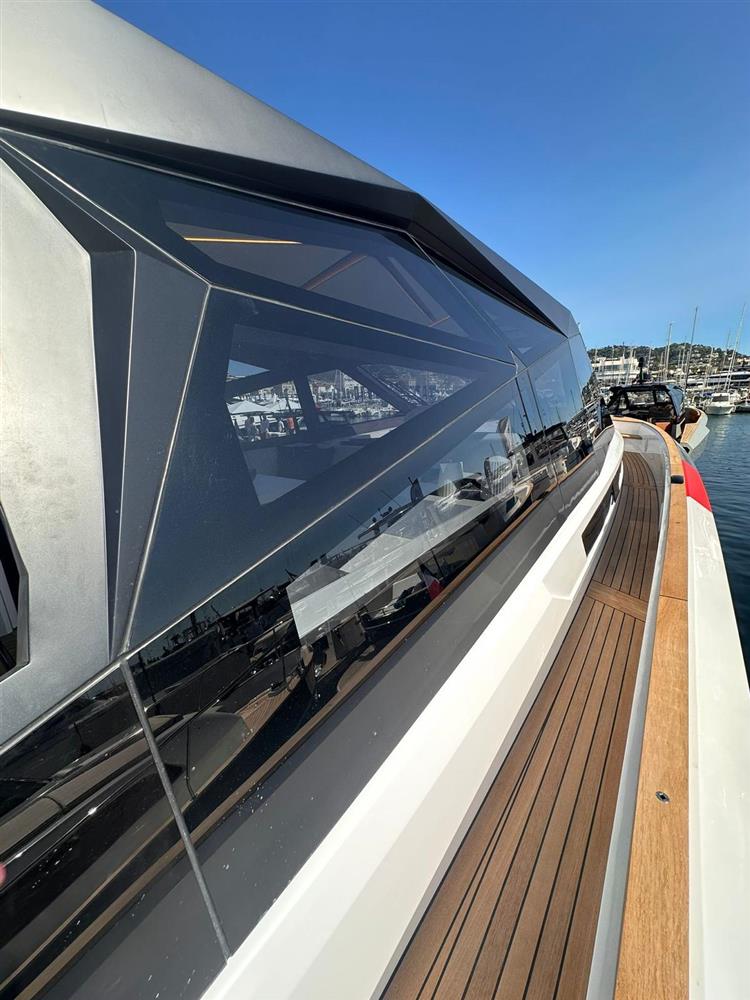 2025 Evo Yachts R6 + for sale (photo 6)
