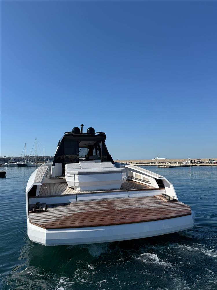 2025 Evo Yachts R6 + for sale (photo 7)