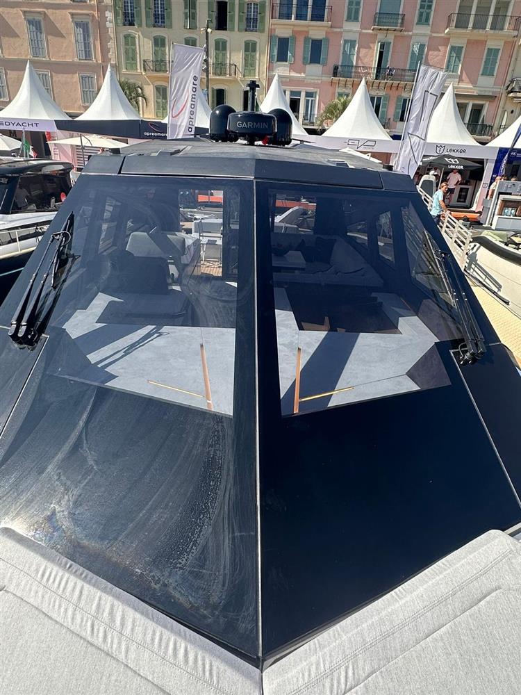 2025 Evo Yachts R6 + for sale (photo 8)