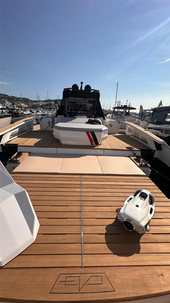 2025 Evo Yachts R6 + for sale (photo 12)