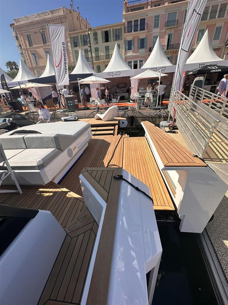 2025 Evo Yachts R6 + for sale (photo 15)