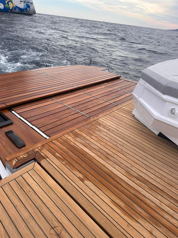 2025 Evo Yachts R6 + for sale (photo 16)