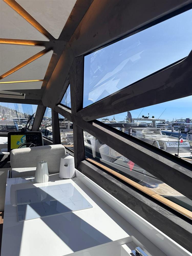 2025 Evo Yachts R6 + for sale (photo 17)
