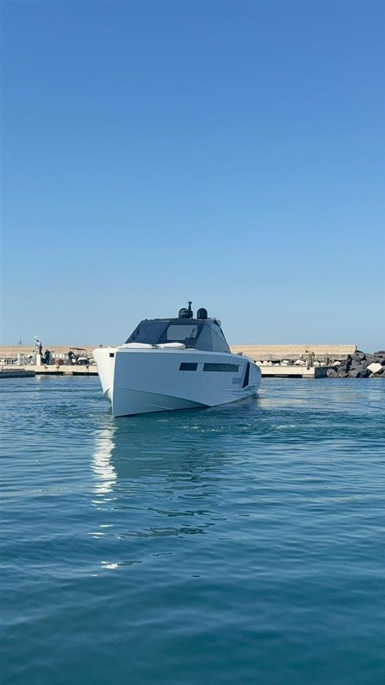 2025 Evo Yachts R6 + for sale (photo 38)