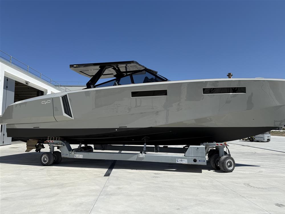 2025 Evo Yachts R4 zu verkaufen (photo 4)