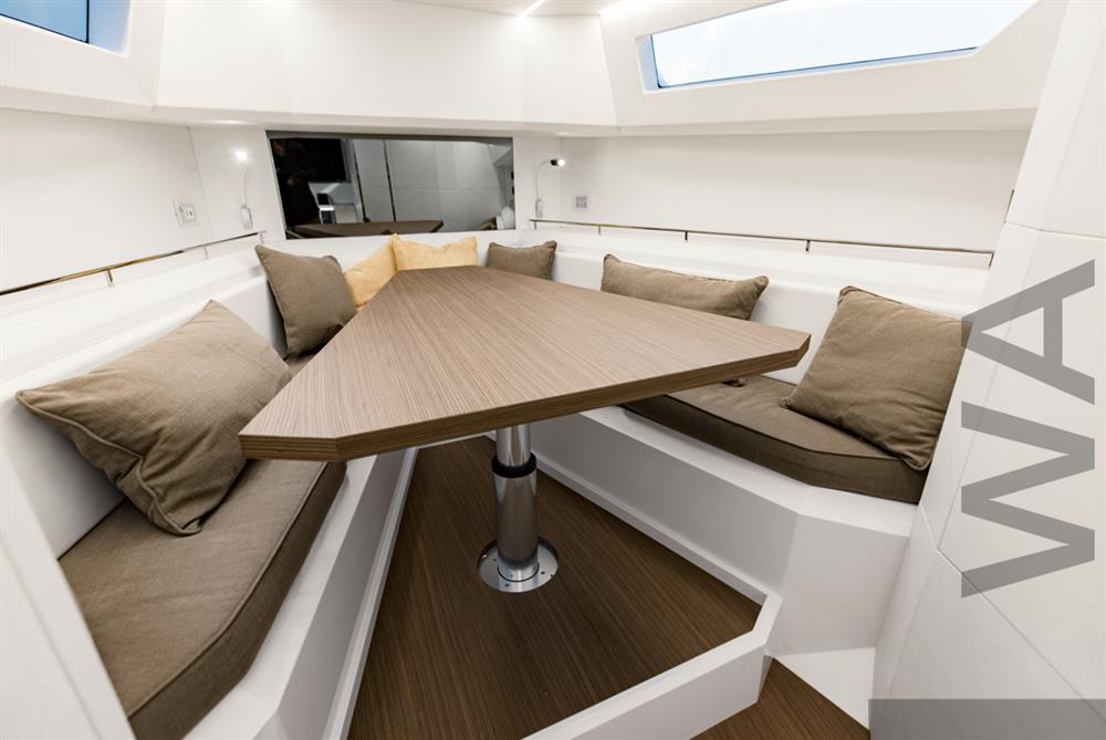 2025 Evo Yachts R4 zu verkaufen (photo 13)