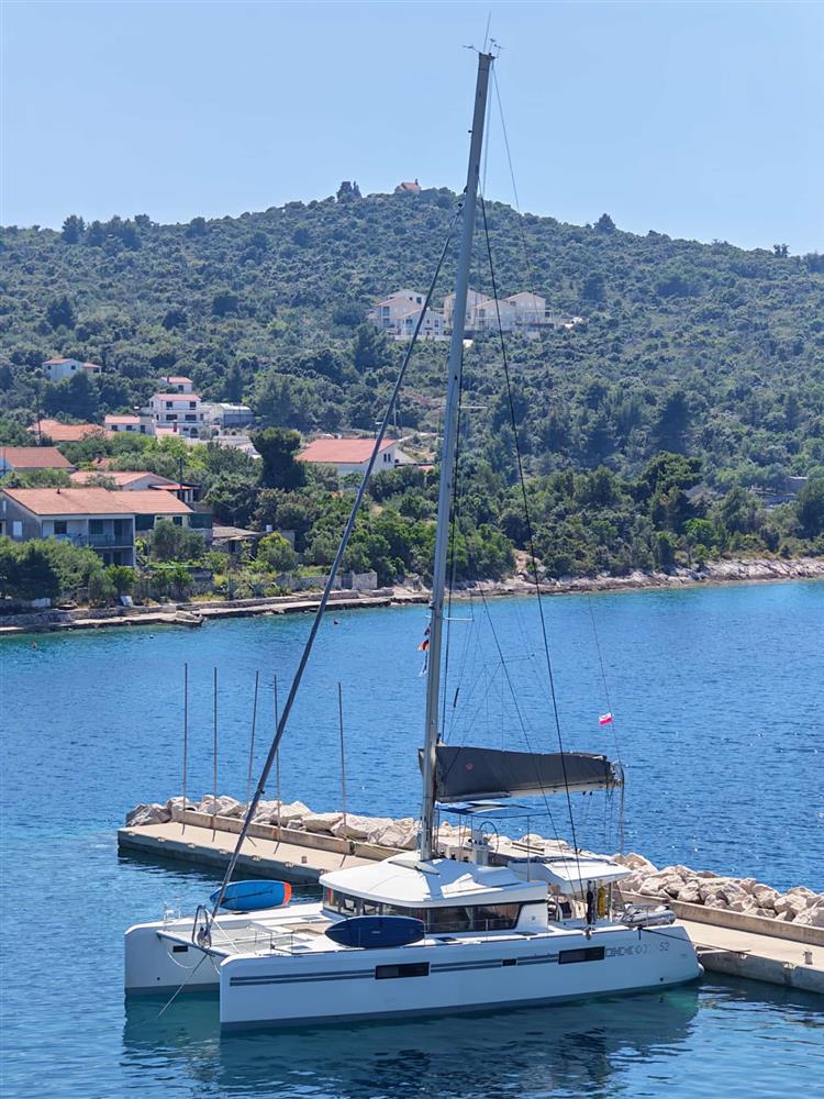 2017 Lagoon 52F for sale (photo 2)