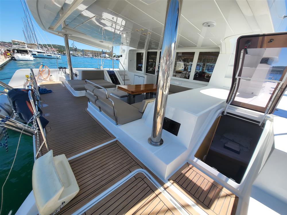 2017 Lagoon 52F for sale (photo 4)