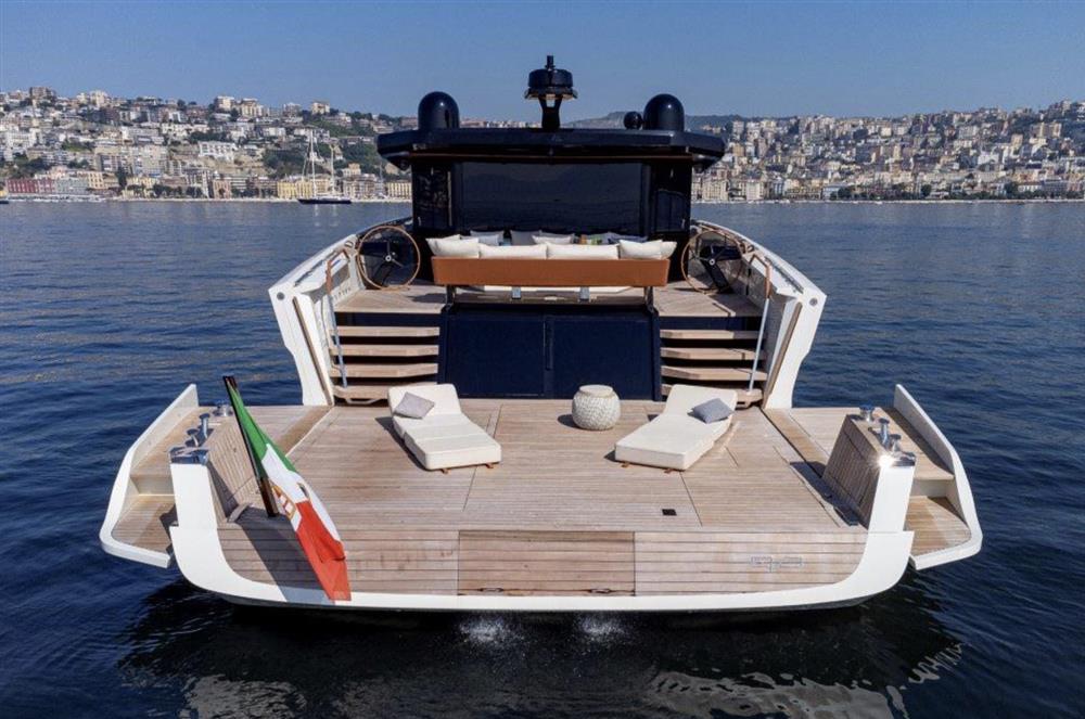 2027 Evo Yachts V8 te koop (photo 3)