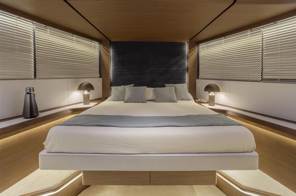 2027 Evo Yachts V8 te koop (photo 10)