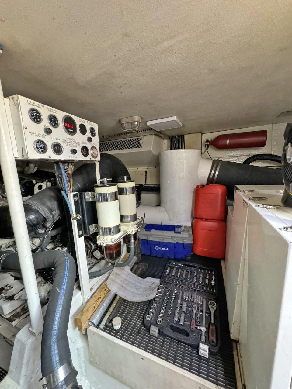 1998 Viking 58 Convertible for sale (photo 10)