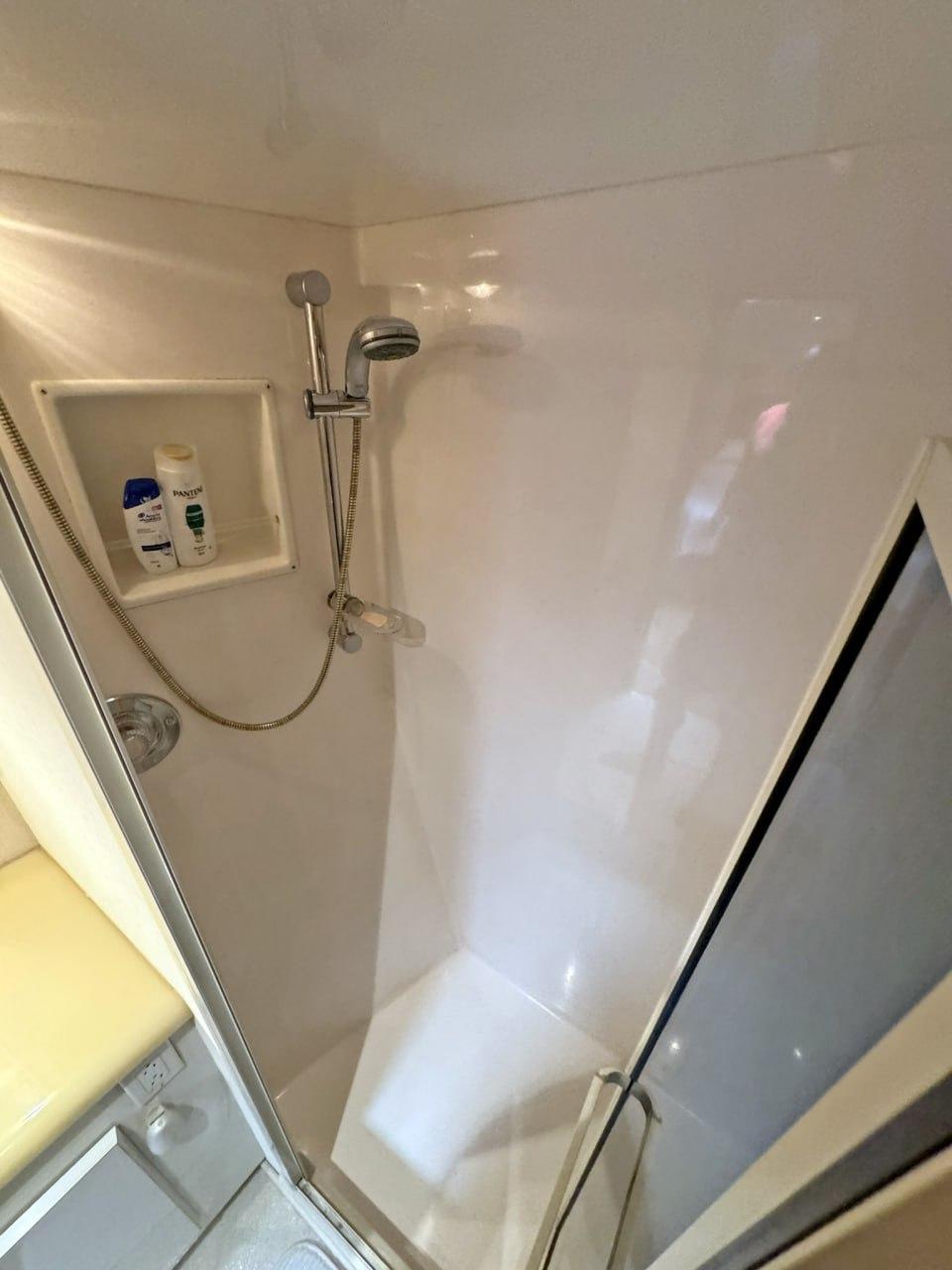 1998 Viking 58 Convertible for sale (photo 11)