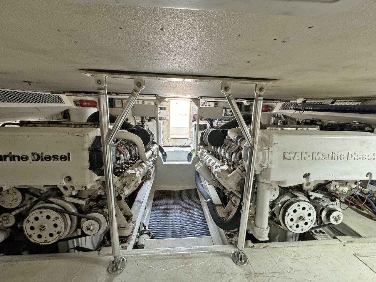 1998 Viking 58 Convertible for sale (photo 23)