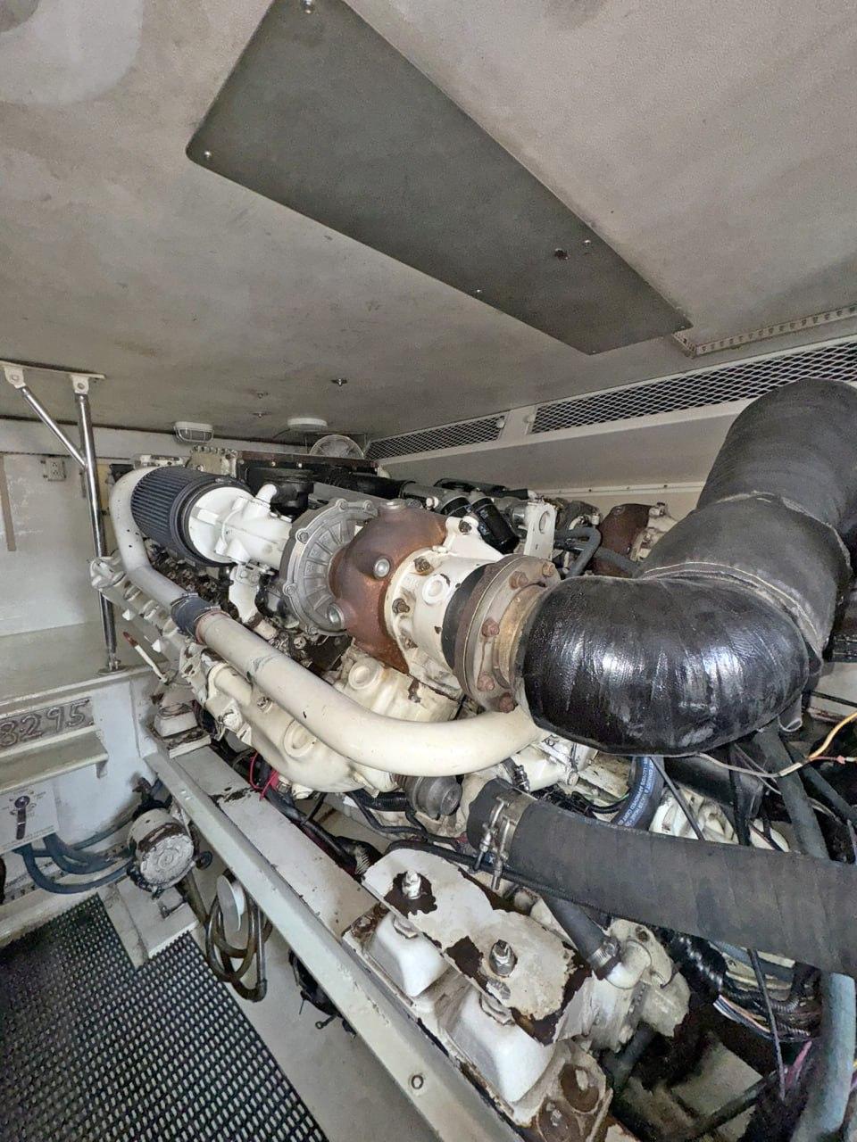 1998 Viking 58 Convertible for sale (photo 25)