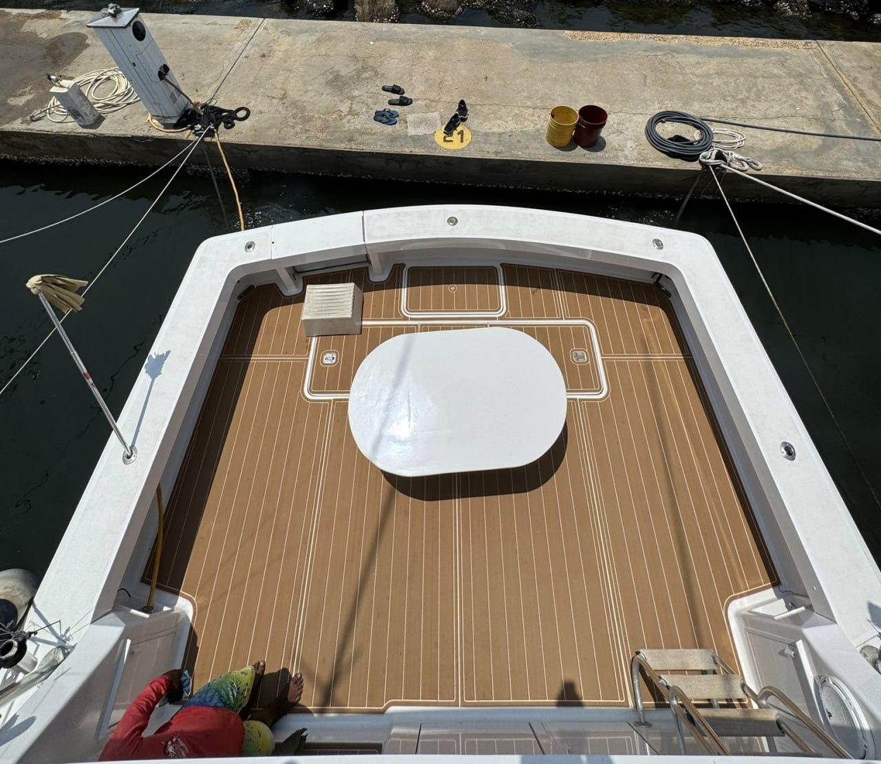 1998 Viking 58 Convertible for sale (photo 26)