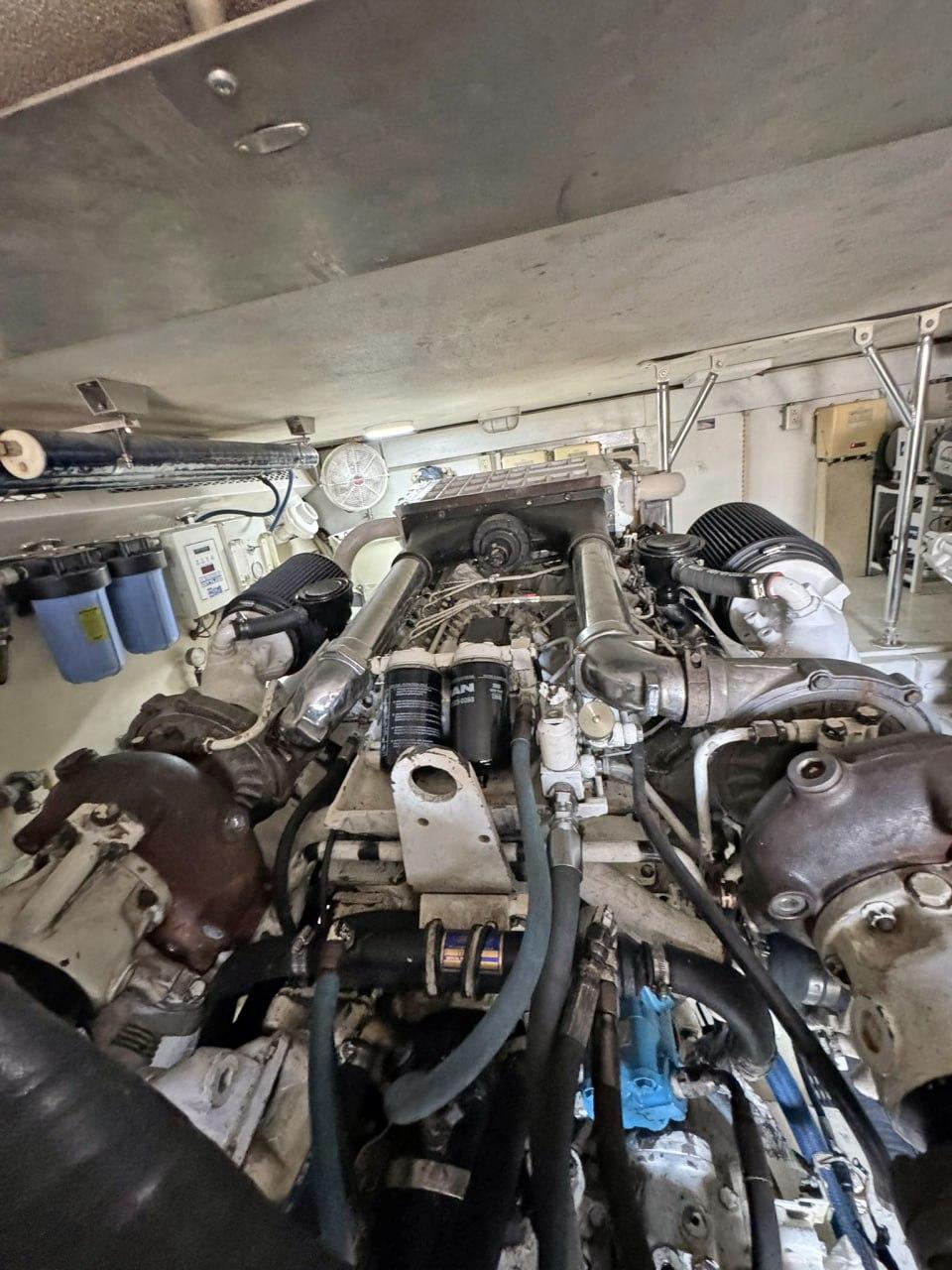 1998 Viking 58 Convertible for sale (photo 35)