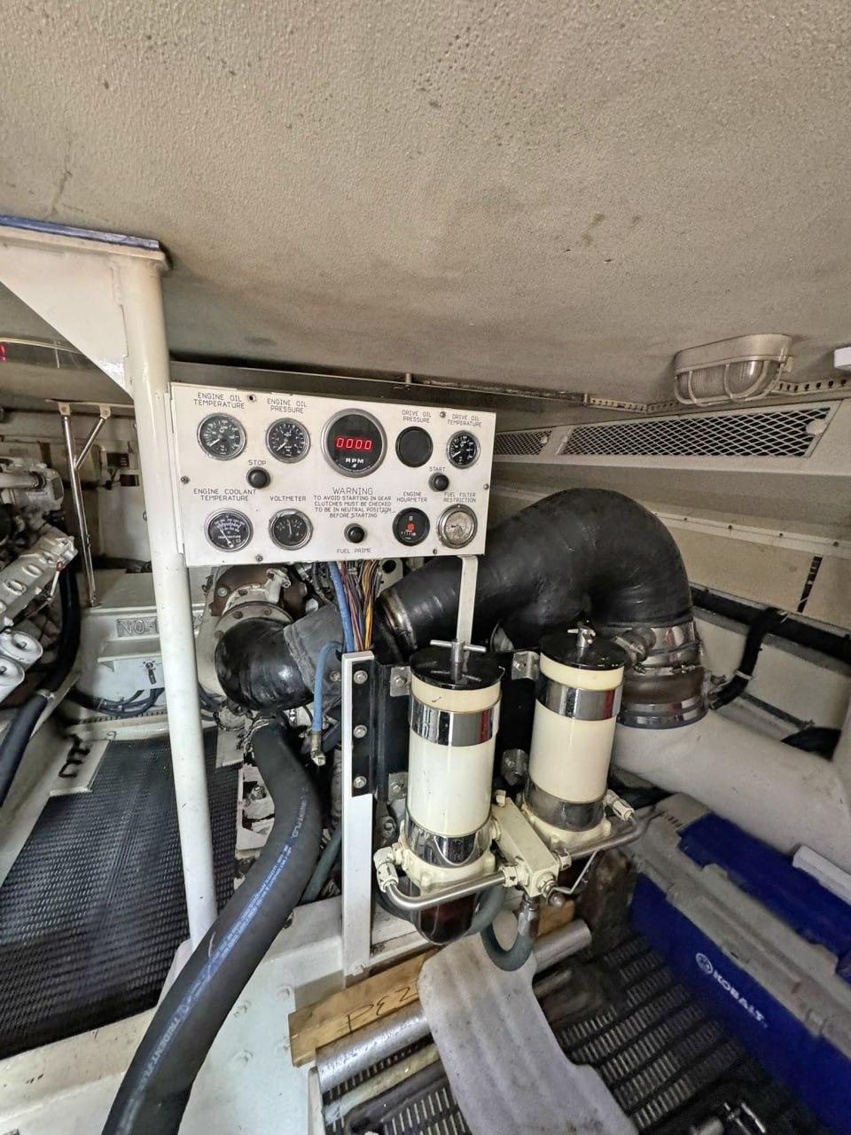 1998 Viking 58 Convertible for sale (photo 40)