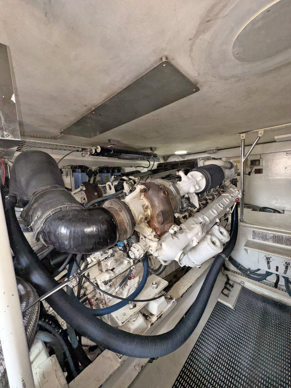 1998 Viking 58 Convertible for sale (photo 42)