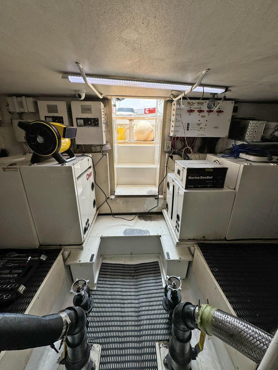 1998 Viking 58 Convertible for sale (photo 47)