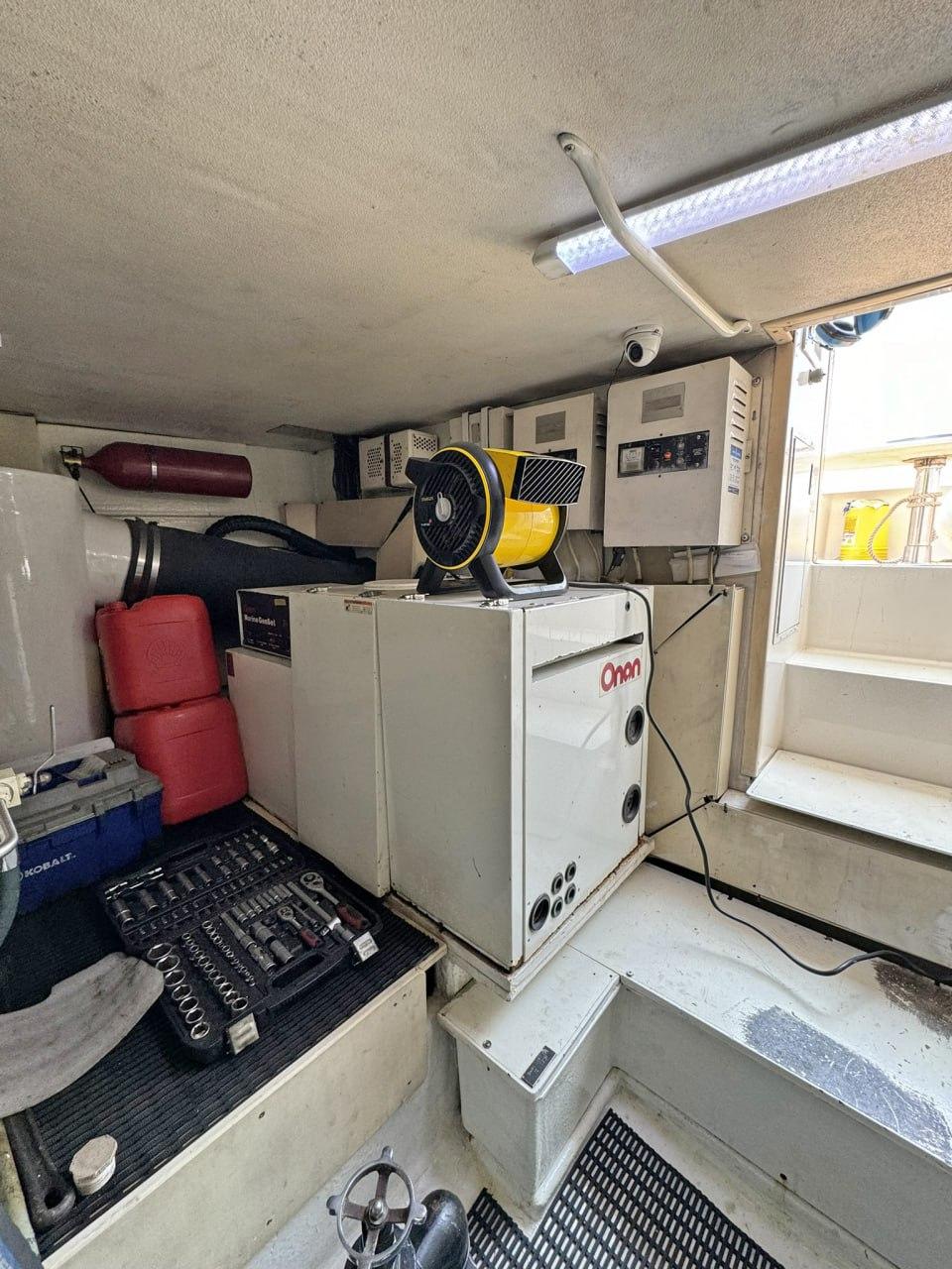 1998 Viking 58 Convertible for sale (photo 63)