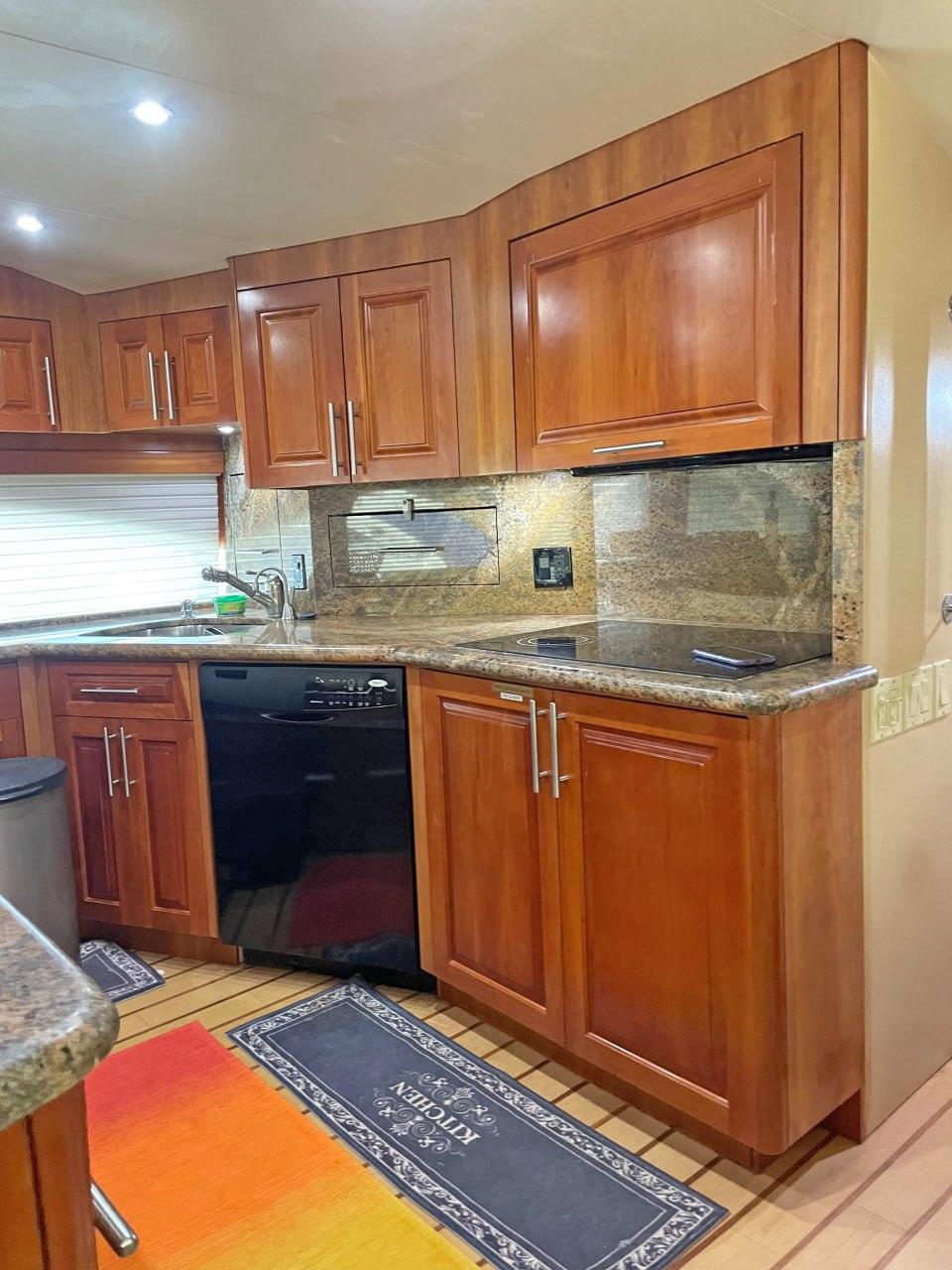 2007 Hatteras 68 Convertible en venta (photo 11)