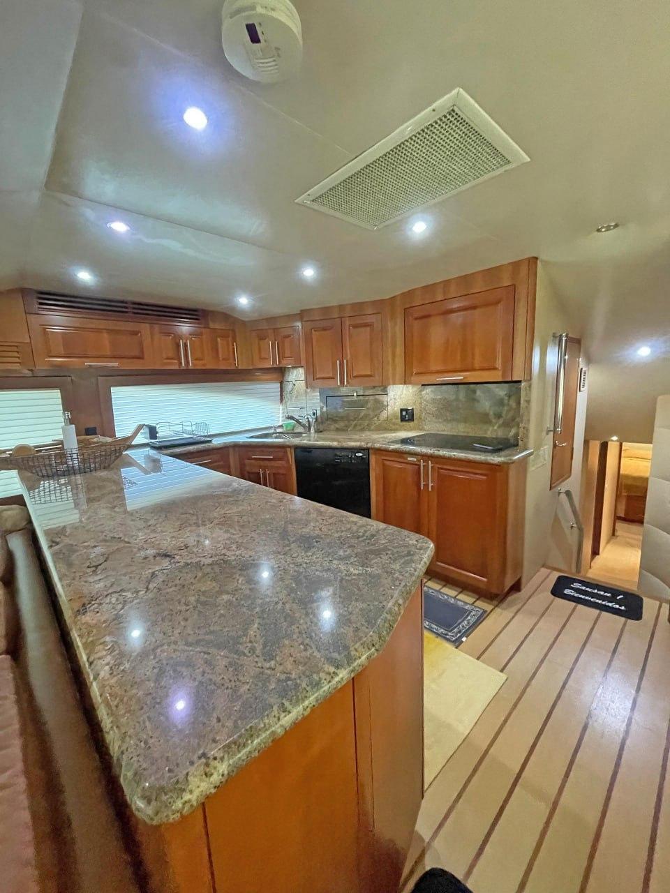 2007 Hatteras 68 Convertible en venta (photo 12)