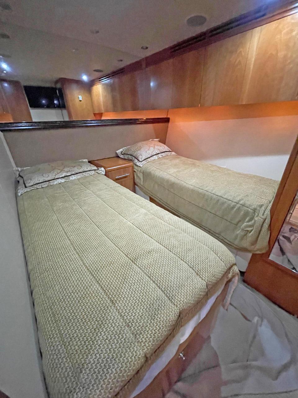 2007 Hatteras 68 Convertible en venta (photo 18)